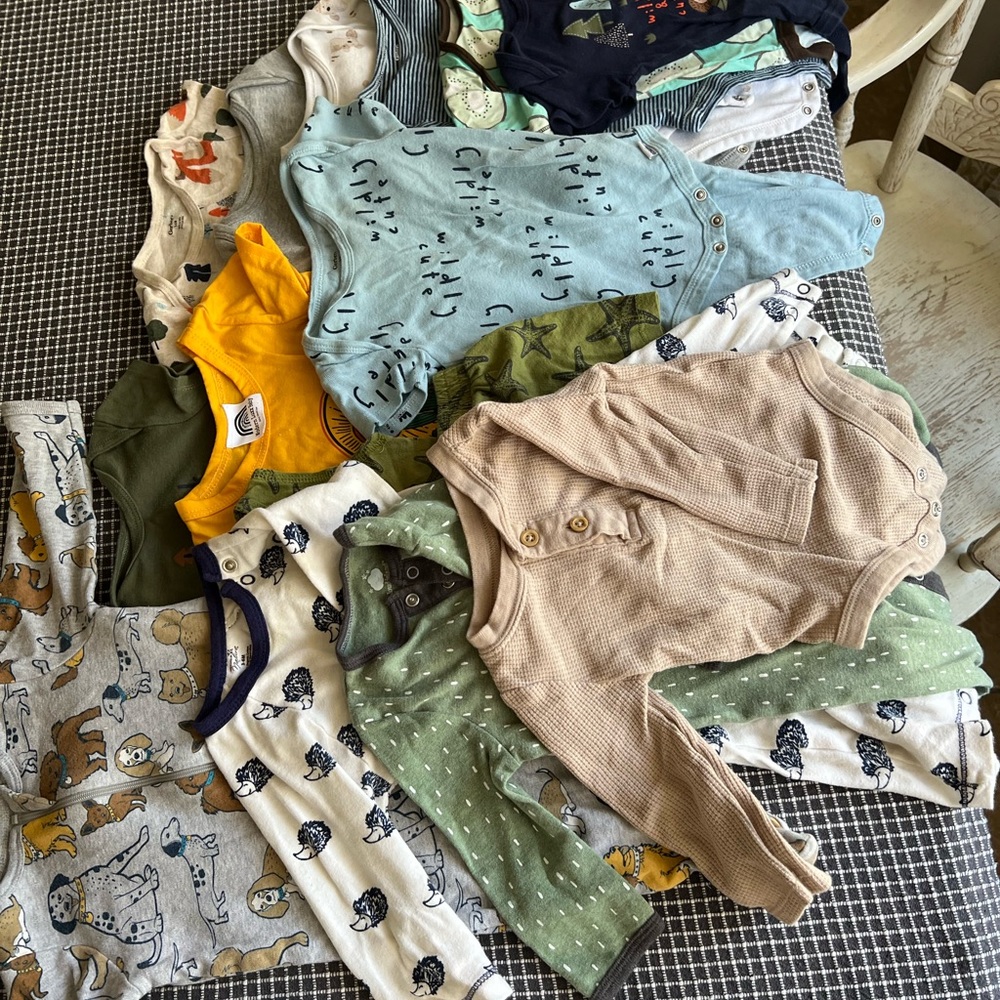 15 PEICE 3-6 MONTH INFANT BABY CLOTHING LOT BUNDLE ONSIES LONG SLEEVE FOOTIES